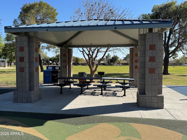 1712 E Manhatton Dr, Tempe, AZ 85282 - view of home's community with a gazebo and a lawn