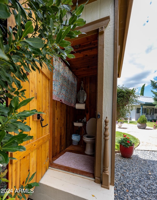 view of entrance to property