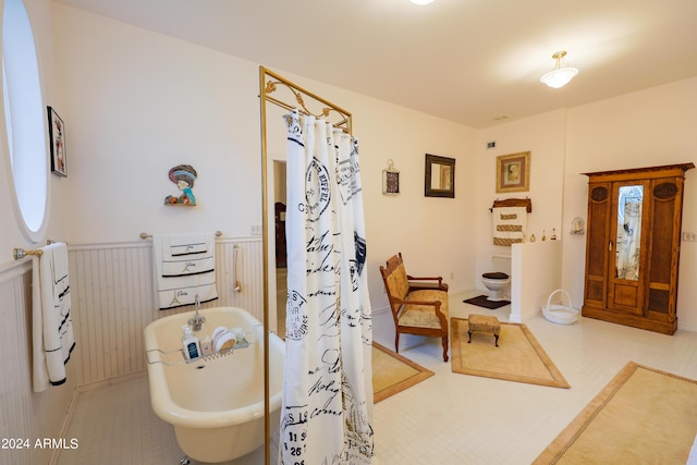 bathroom featuring toilet and a tub