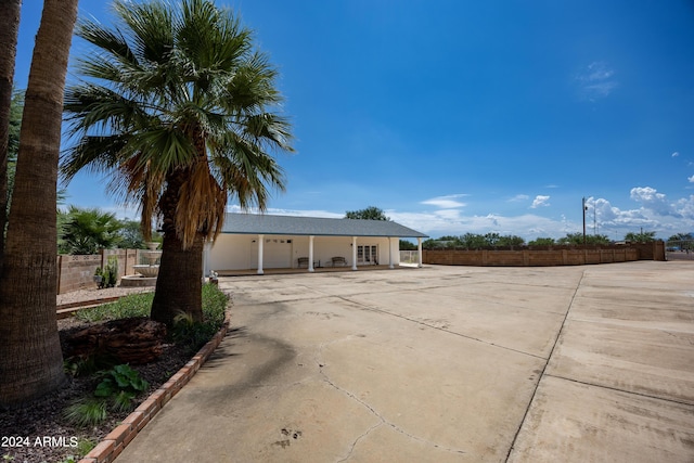 view of front of property