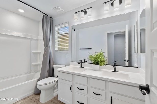 654 E Buckingham Ave, Gilbert, AZ 85297 - full bath featuring double vanity and shower / bath combination with curtain