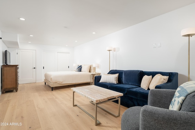 bedroom featuring recessed lighting, light wood-type flooring, and a closet