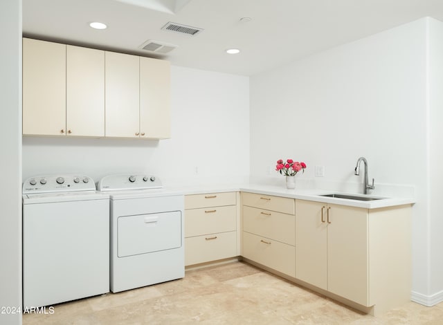 laundry area with a sink, visible vents, cabinet space, and washer and clothes dryer