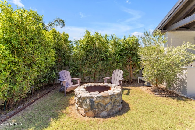 view of yard featuring an outdoor fire pit