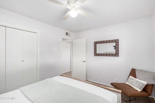 bedroom with hardwood / wood-style floors, ceiling fan, and a closet