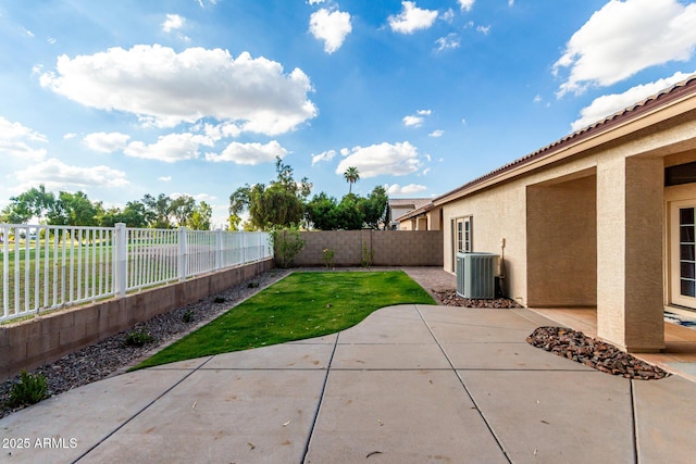 1022 S Butte Ln, Gilbert, AZ 85296 - fenced backyard with a patio area