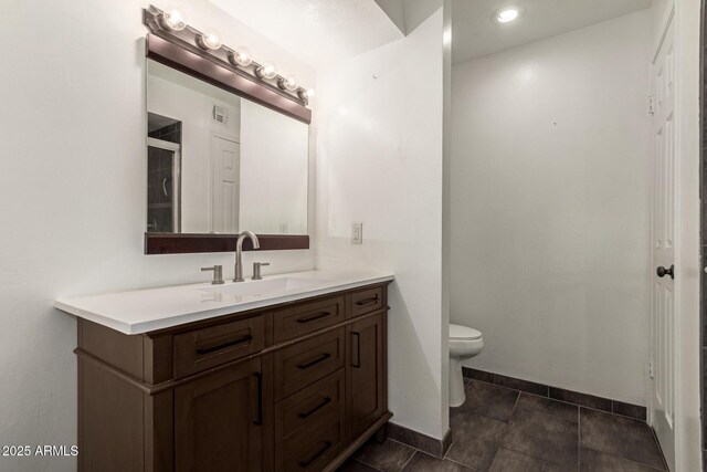 1402 E Guadalupe Rd Unit 234, Tempe, AZ 85283 - full bath with toilet, vanity, baseboards, and recessed lighting