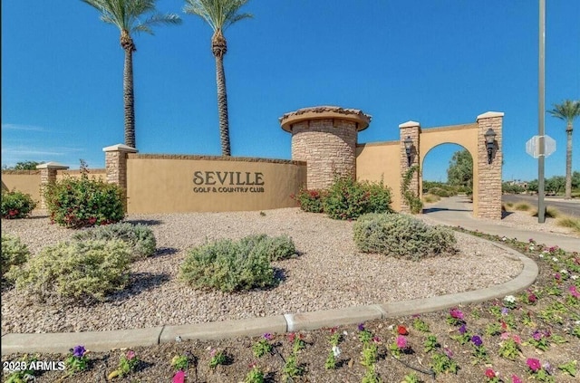 view of community / neighborhood sign