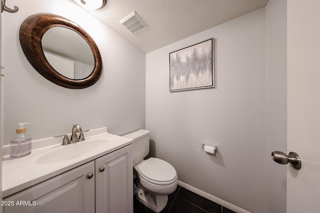 6533 N 10th Pl, Phoenix, AZ 85014 - half bath featuring toilet, vanity, tile patterned flooring, and vaulted ceiling