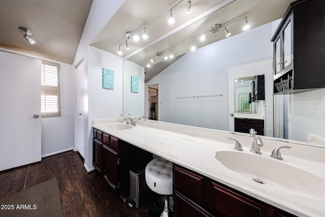 6533 N 10th Pl, Phoenix, AZ 85014 - full bath featuring wood finished floors, double vanity, and lofted ceiling