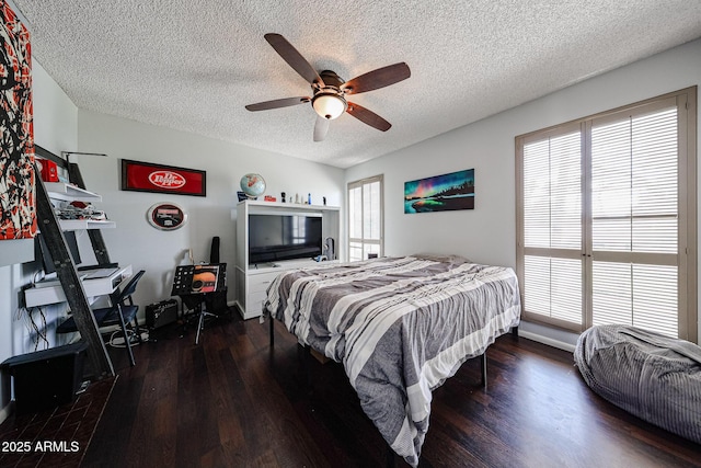 6533 N 10th Pl, Phoenix, AZ 85014 - bedroom with wood finished floors, a textured ceiling, a ceiling fan, and a desk