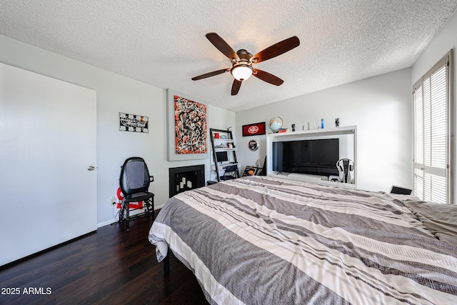 6533 N 10th Pl, Phoenix, AZ 85014 - bedroom with wood finished floors, a textured ceiling, a ceiling fan, and baseboards