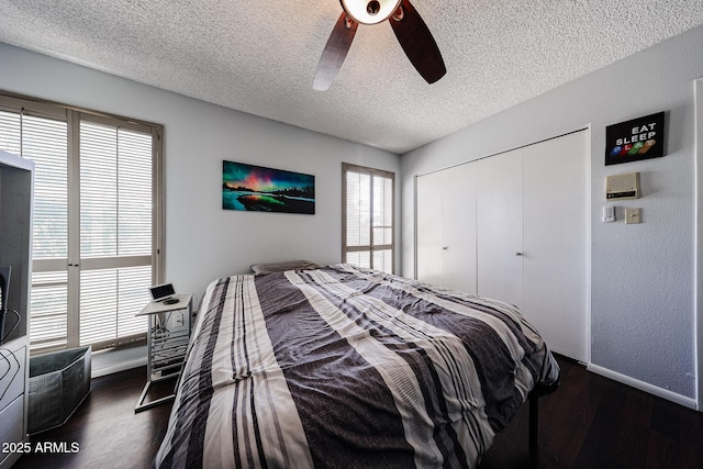 6533 N 10th Pl, Phoenix, AZ 85014 - bedroom featuring dark wood finished floors, a textured ceiling, baseboards, a closet, and ceiling fan