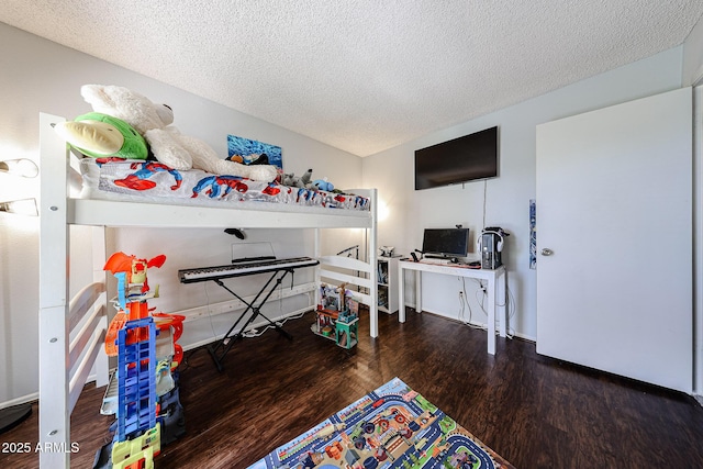 6533 N 10th Pl, Phoenix, AZ 85014 - bedroom with wood finished floors and a textured ceiling
