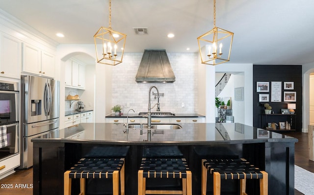 kitchen with a chandelier, stainless steel appliances, and a breakfast bar