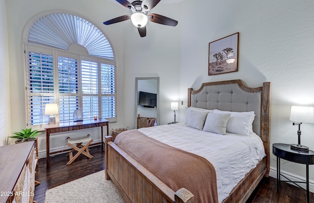 bedroom featuring wood finished floors, baseboards, and a ceiling fan