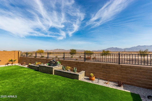 view of yard with a mountain view