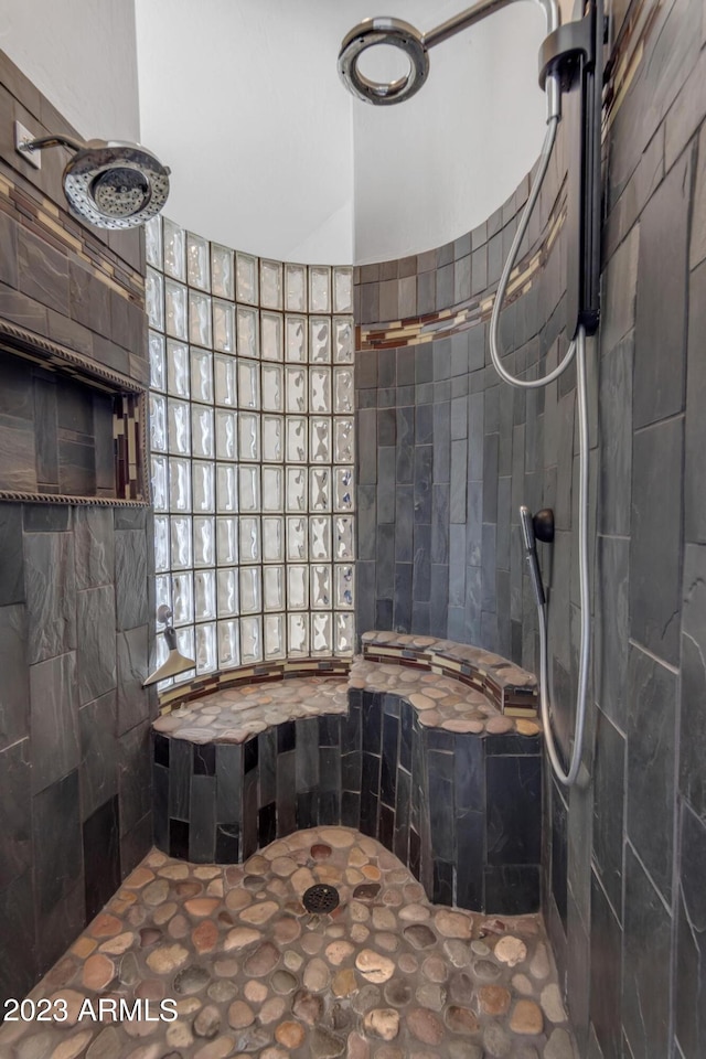 bathroom featuring tiled shower