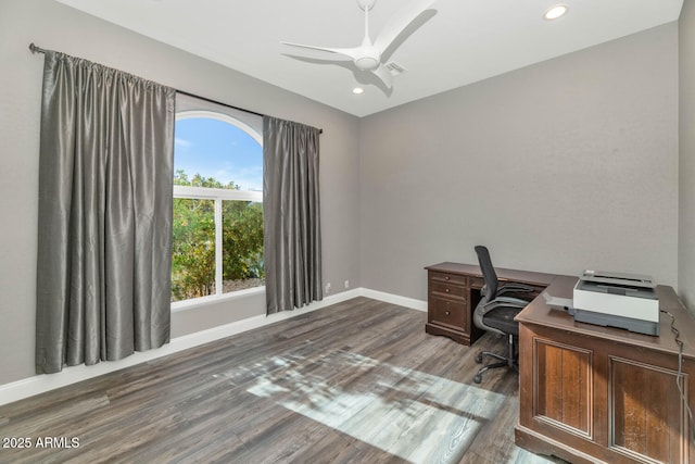 office area with ceiling fan and dark wood-type flooring