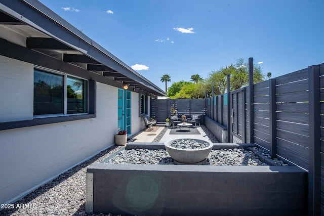 5809 N 10th Pl, Phoenix, AZ 85014 - view of patio featuring a fenced backyard