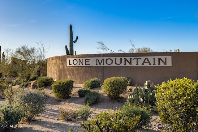 view of community / neighborhood sign