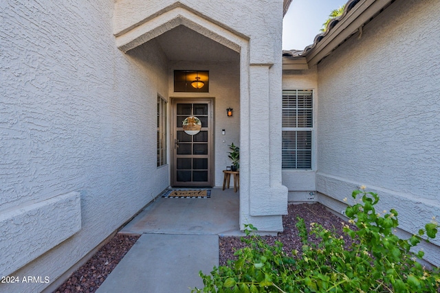 entrance to property with stucco siding