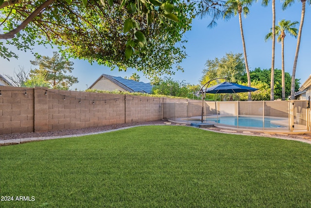 view of yard featuring a fenced in pool