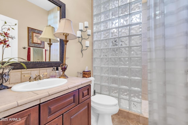 2383 E Zion Way, Chandler, AZ 85249 - full bath featuring a tile shower, vanity, and tile patterned flooring