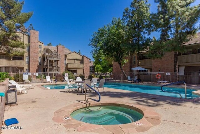 200 E Southern Ave Unit 226, Tempe, AZ 85282 - community pool with a community hot tub and a patio area