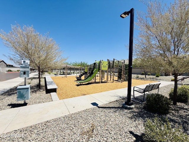 1657 W Monte Way, Phoenix, AZ 85041 - view of community play area