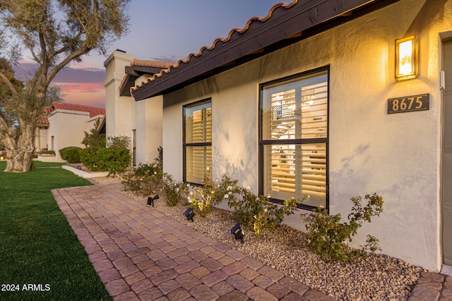 exterior space featuring a lawn