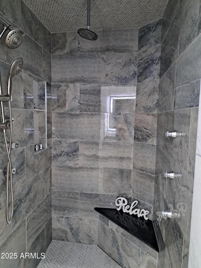 bathroom featuring tiled shower