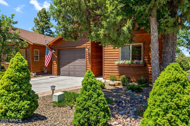 2540 W Waters Edge Ln, Lakeside, AZ 85929 - view of front of property with an attached garage and driveway