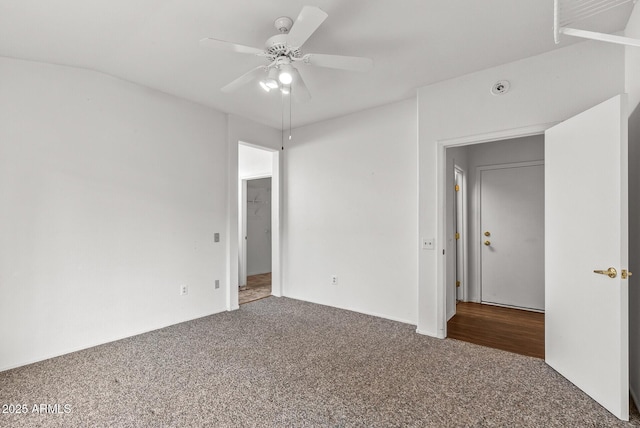 carpeted empty room featuring ceiling fan