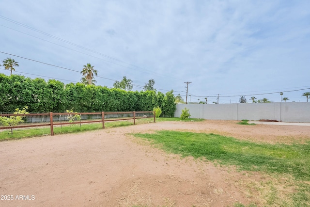3743 E Coronado Rd, Phoenix, AZ 85008 - view of yard with fence