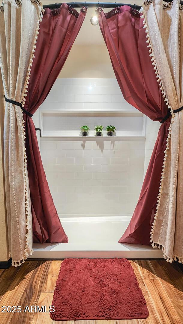 8894 W Lufkin Dr, Pine, AZ 85544 - full bathroom with shower / bath combination with curtain and wood finished floors