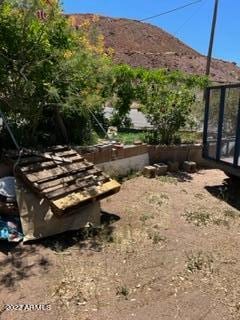 view of yard with a mountain view