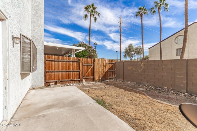 view of yard with a patio