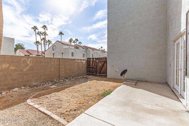 view of yard with a patio area