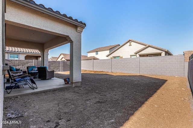 view of yard featuring a patio area