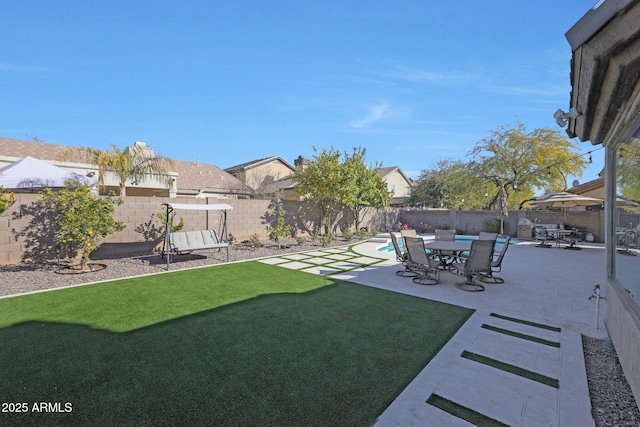 view of yard featuring a patio