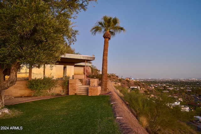 view of yard at dusk