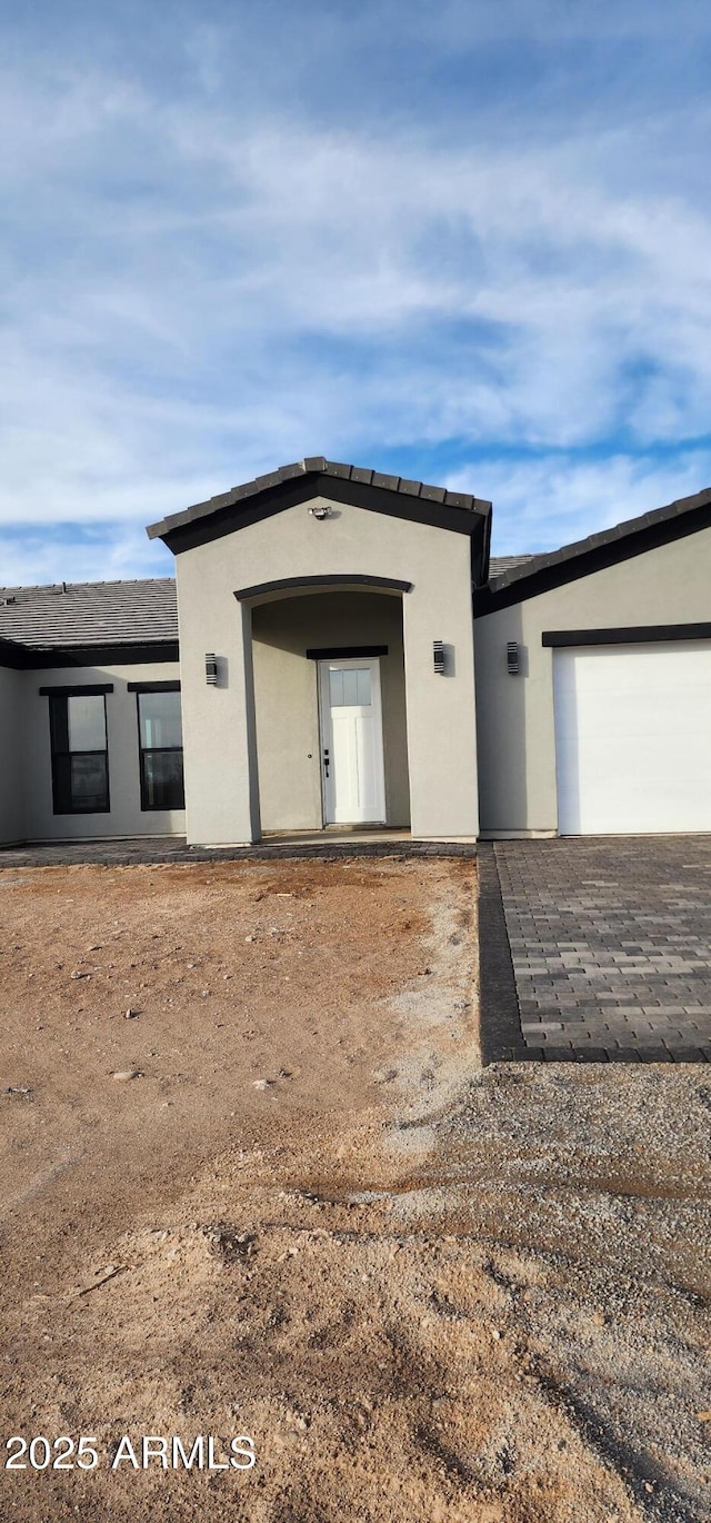 view of front of property featuring a garage