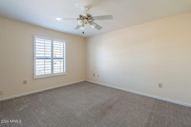 unfurnished room featuring ceiling fan and carpet