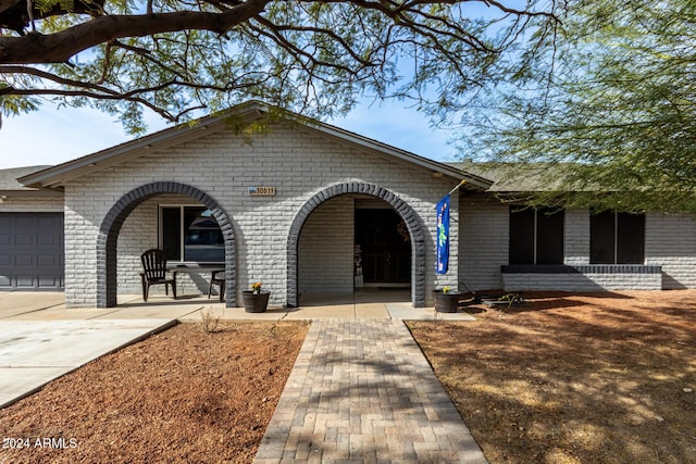 view of front facade featuring a garage