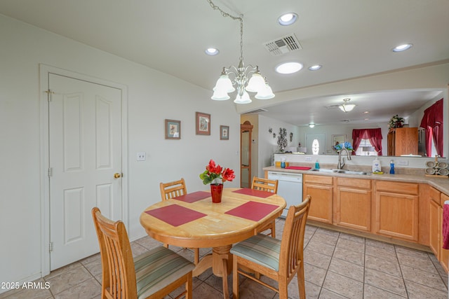 dining room with an inviting chandelier, recessed lighting, visible vents, and arched walkways