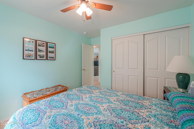 bedroom with a ceiling fan and a closet