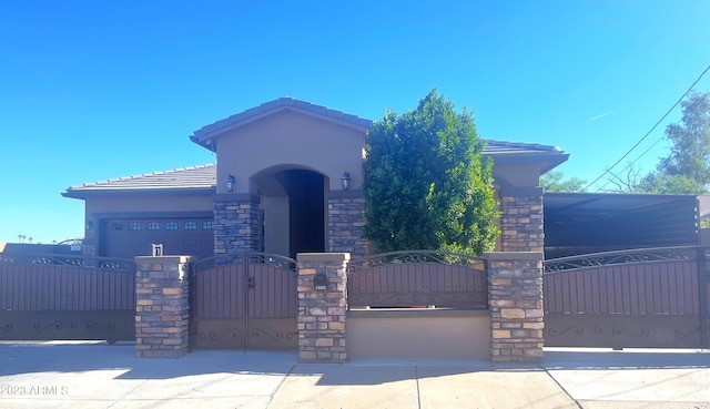 view of front of property