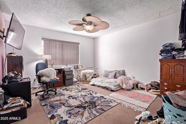 bedroom with a desk, concrete flooring, a textured ceiling, and ceiling fan