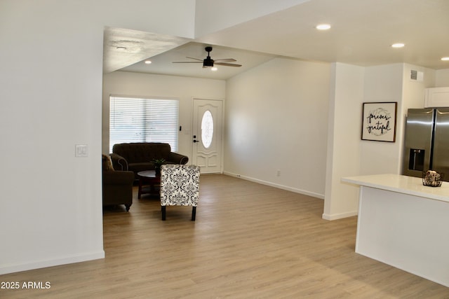 living room featuring light wood finished floors, recessed lighting, visible vents, ceiling fan, and baseboards